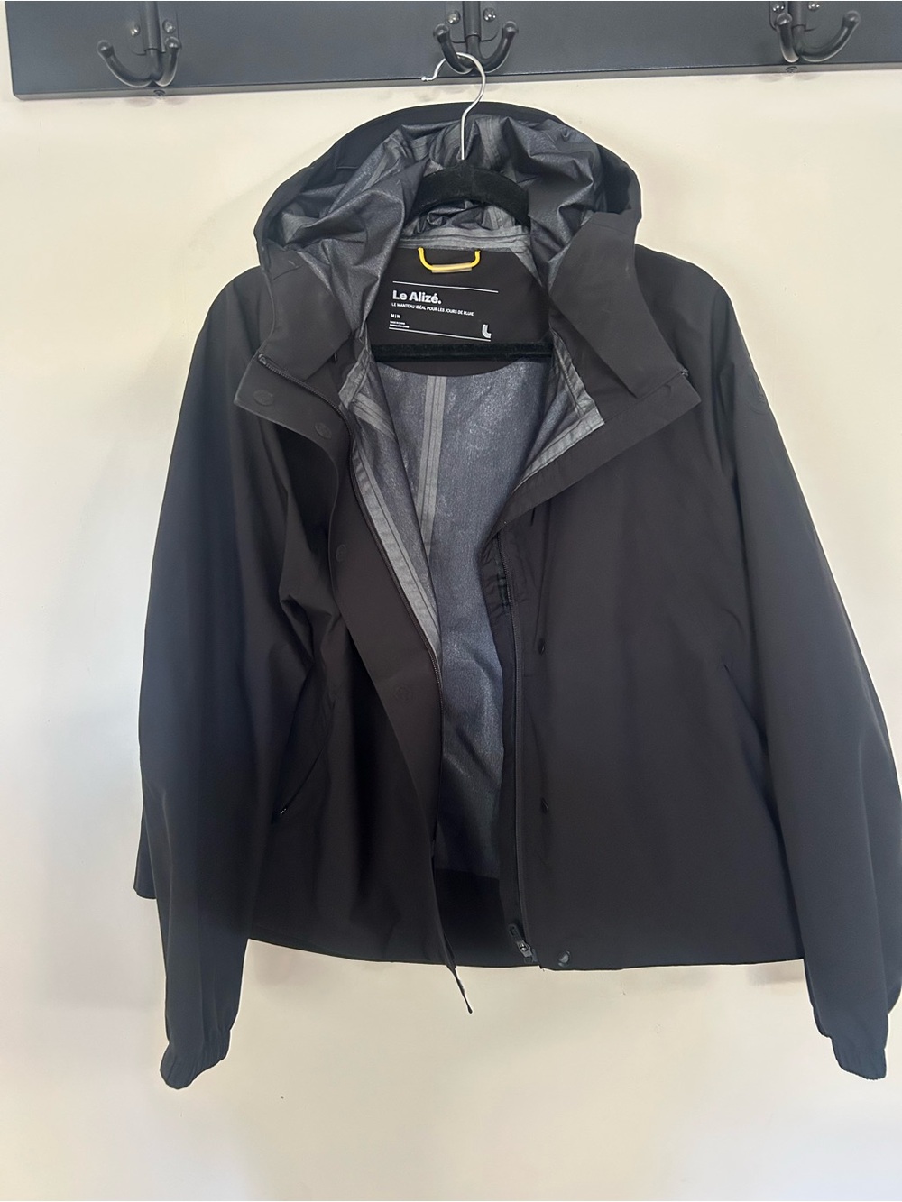 Lolë Alizé women’s raincoat hooded - Picture 3 of 10